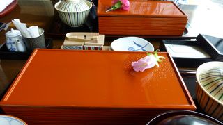 朝食の器がおしゃれです．