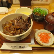 絶品の牛丼セット