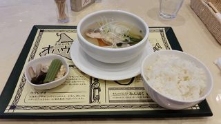 エスニック料理中心のレストラン