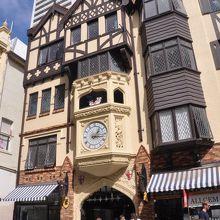 ロンドンンコートのヘイ・ストリート側の出入り口