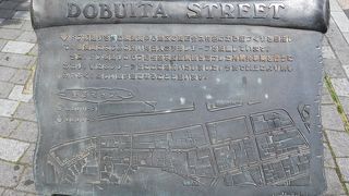 ネイビーバーガーのお店があります