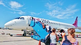 ベリーズシティのメインの空港