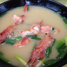 焼エビの入った味噌汁