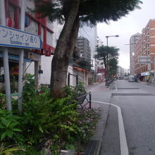 朝のサンシャイン通りの様子