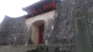 首里城の”裏門”的な存在の門です