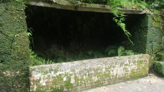 首里エリアに古くからある共同井戸の一つです