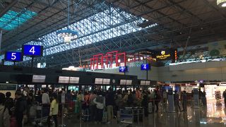 出入国に時間がかかる