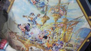 グッズと一緒にお菓子も！