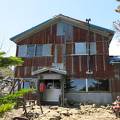 編笠山、西岳、権現岳に囲まれた山小屋