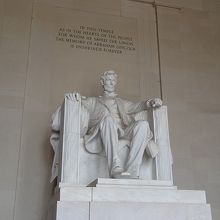 リンカーンの銅像