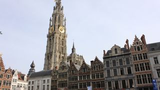 市庁舎前の広場