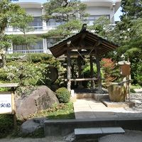 玄関横にある「釣鐘」。