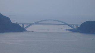 本土と大島をつなぐ美しい橋