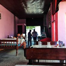 こういうローカルレストランも楽しい