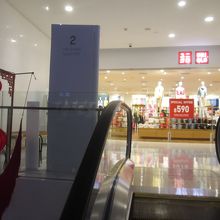 ユニクロ (エムクオーティエ店)