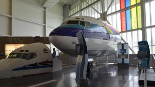 ボーイング社の747、777、そして新鋭機の787の組立ラインを見学できる