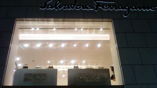 さすがのフェラガモ、圧倒されます。