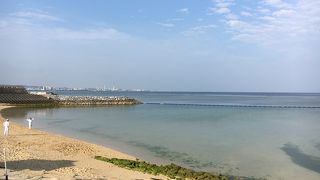 内地よりきれいですけど、人口ビーチですから