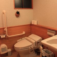 お部屋のトイレは広くて使いやすい