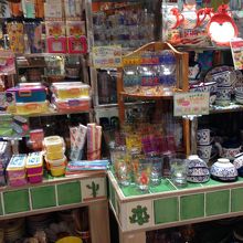 雑貨もカラフル