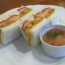 フルーツサンドハーフサイズ