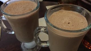 地下の隠れ家的カフェ ♪