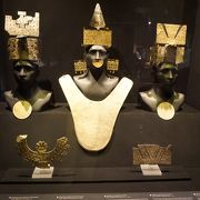 プレインカからインカ時代にかけての大量の発掘物を展示している博物館。何と！個人所有らしい。