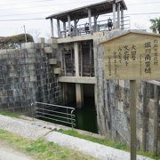 公園の横にさりげなくあります