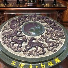 不潔な身で触るな、です。