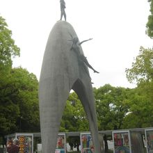 平和の思いを心に刻みます。