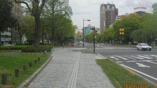 広島市内を東西に結ぶ大通りです。