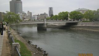 元安川にわかれた一番北にかかる橋です。