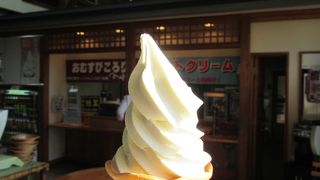 おにぎりや岩瀬牧場のアイスクリームのほか、奈井江限定“ラ”イスクリーム