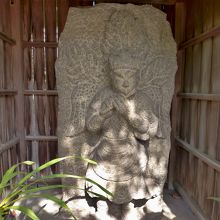 石像迦楼羅立像