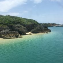 フェリーから見た久高島