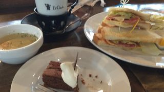 BLTサンドなどのランチセットが比較的お得