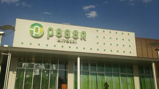 産地直送の野菜などが買えます。