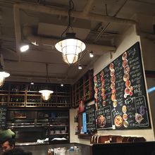 壁いっぱいのメニュー