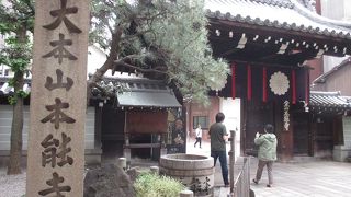 信長公の御廟所があります