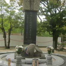 この地で平和を守っているのです。