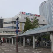 海浜幕張駅南口のショッピングモールです。
