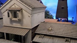 時代劇や古典落語の世界に浸ることができます