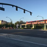 ホテル入口からパーク入口を見た時の距離感