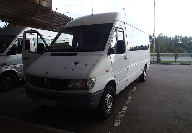 マルシュルートカ (小型乗合バス)