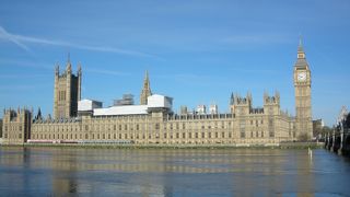 テムズ川沿いの宮殿