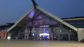 朝、待合室には７時からしか入れません