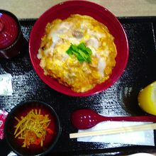 比内地鶏丼とオレンジジュース