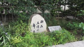 『三四郎』や『こころ』にこちらの路地の寄席や料理屋が登場するそうです