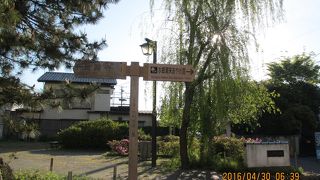 静かで緑深く、落ち着きある