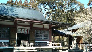 人吉城跡のそばの静かな神社です